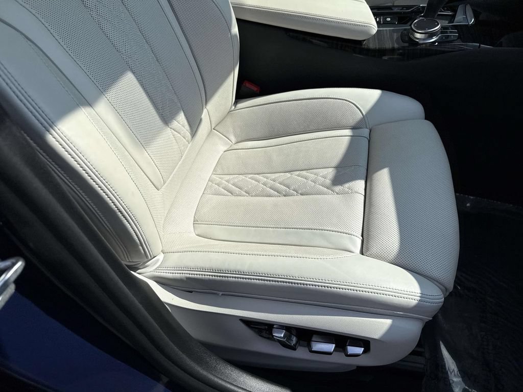 Used 2022 BMW 530e xDrive w/ Premium Package AWD/4WD image 28