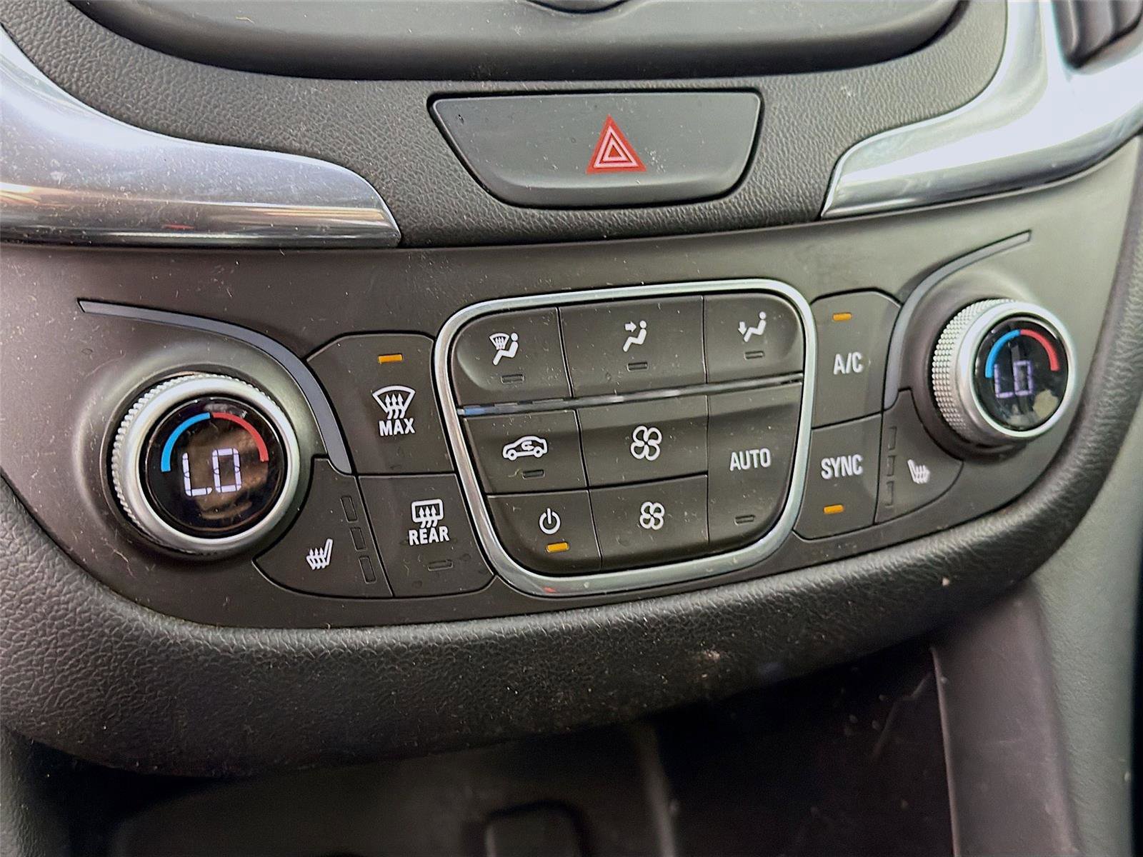 Used 2018 Chevrolet Equinox LT image 16