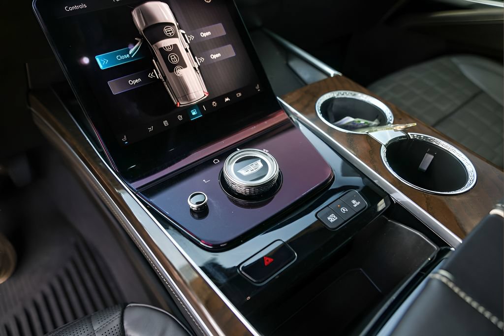 Certified 2025 Cadillac Escalade ESV Sport Platinum AWD/4WD image 19