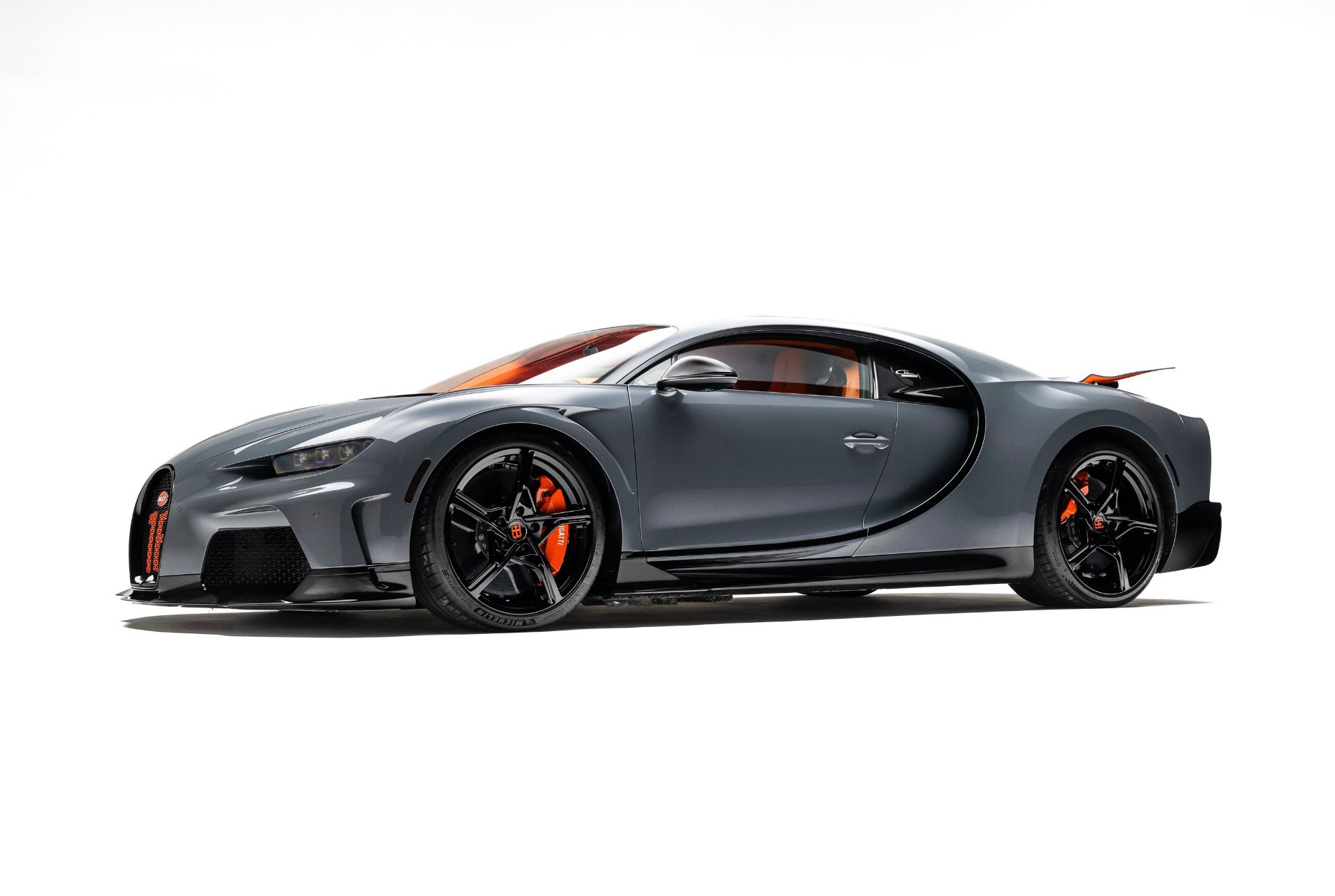 Used 2024 Bugatti Chiron Super Sport AWD/4WD image 1