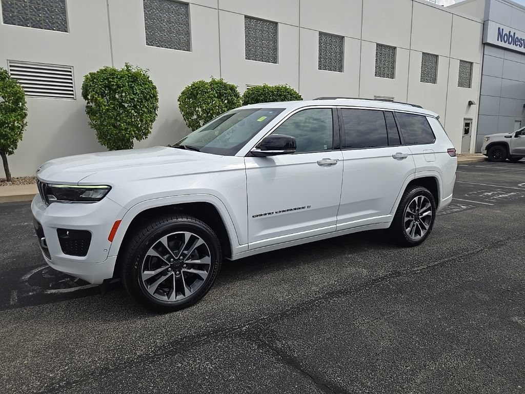Used 2021 Jeep Grand Cherokee L Overland w/ Luxury Tech Group IV AWD/4WD image 2
