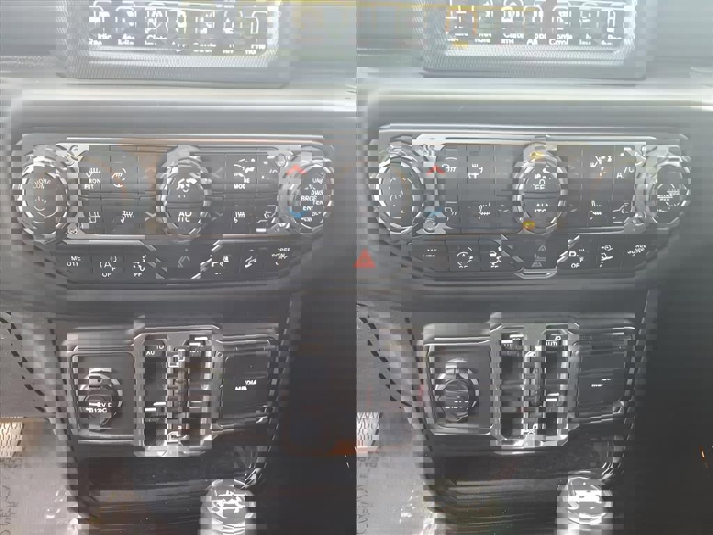 Used 2018 Jeep Wrangler Unlimited Sahara image 19