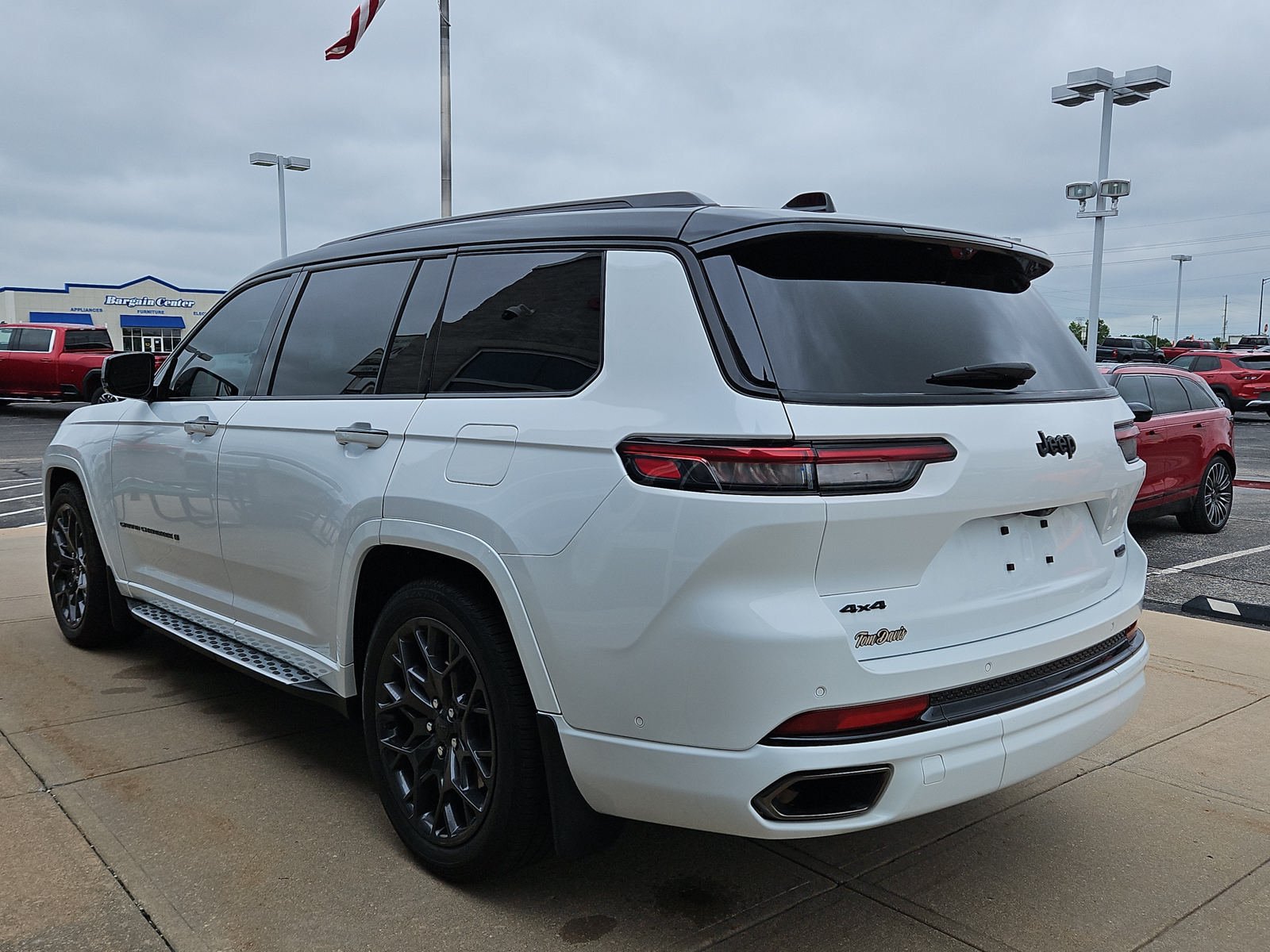Used 2024 Jeep Grand Cherokee L Summit AWD/4WD image 3