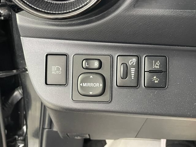 Used 2018 Toyota Prius C Two FWD image 15