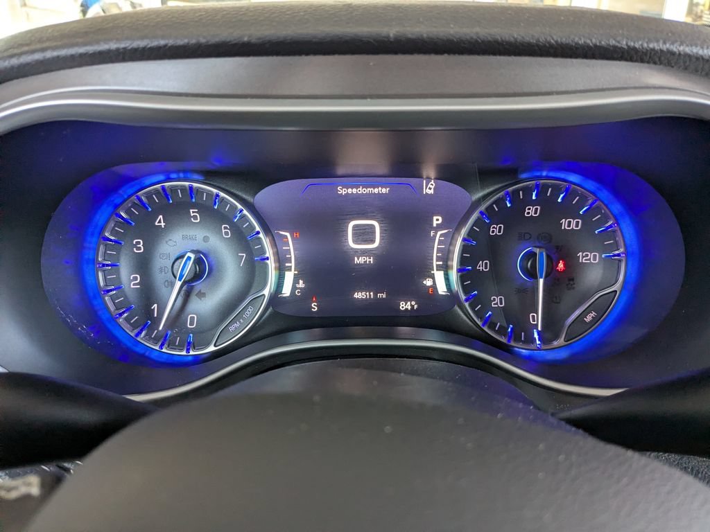 Used 2023 Chrysler Pacifica Touring-L AWD/4WD image 10