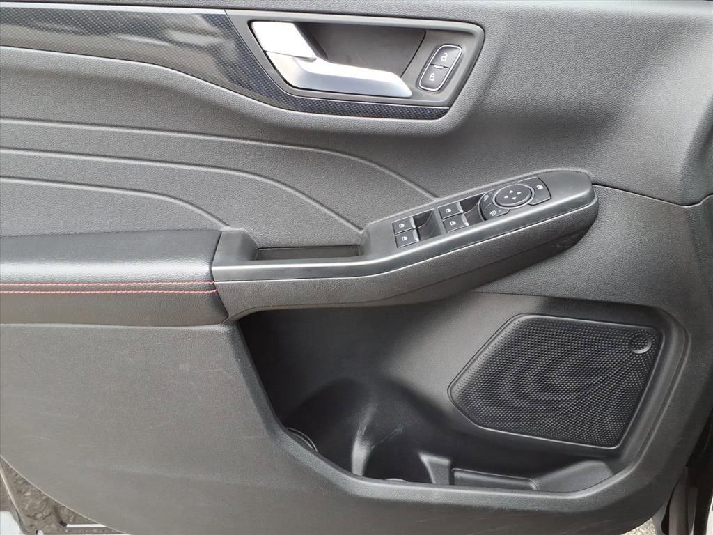 Used 2025 Ford Escape ST-Line image 15