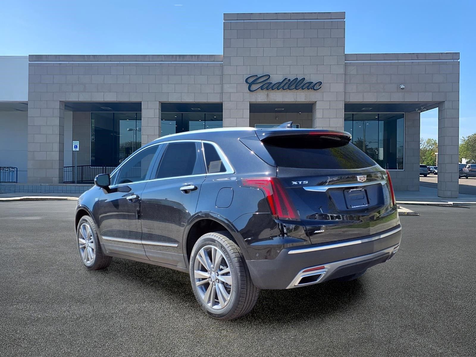 New 2026 Cadillac XT5 Premium Luxury w/ LPO, Floor Liner Package AWD/4WD image 6