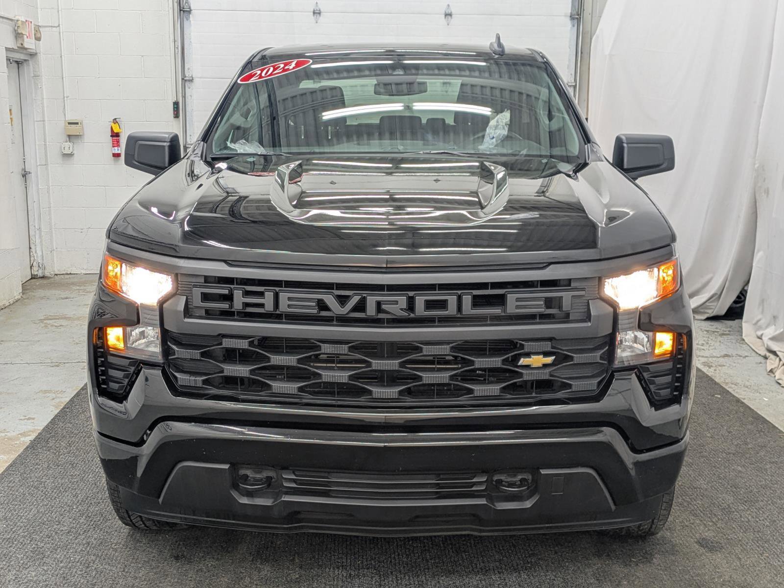 Used 2024 Chevrolet Silverado 1500 Custom image 21