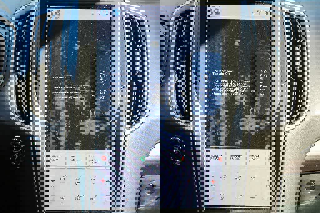 Used 2023 Ford Edge SE w/ Black Appearance Package image 14