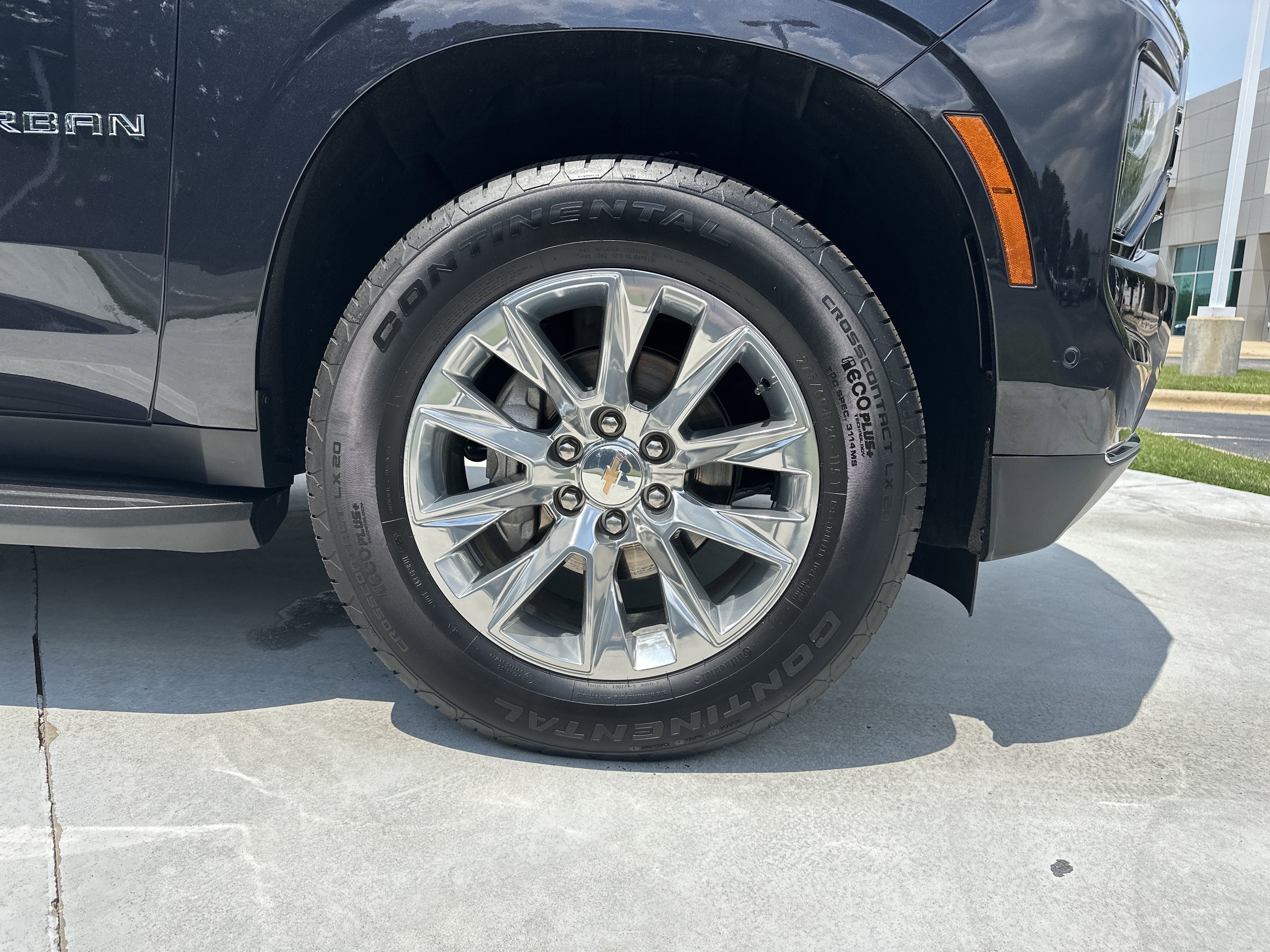 Used 2025 Chevrolet Suburban Premier RWD image 13