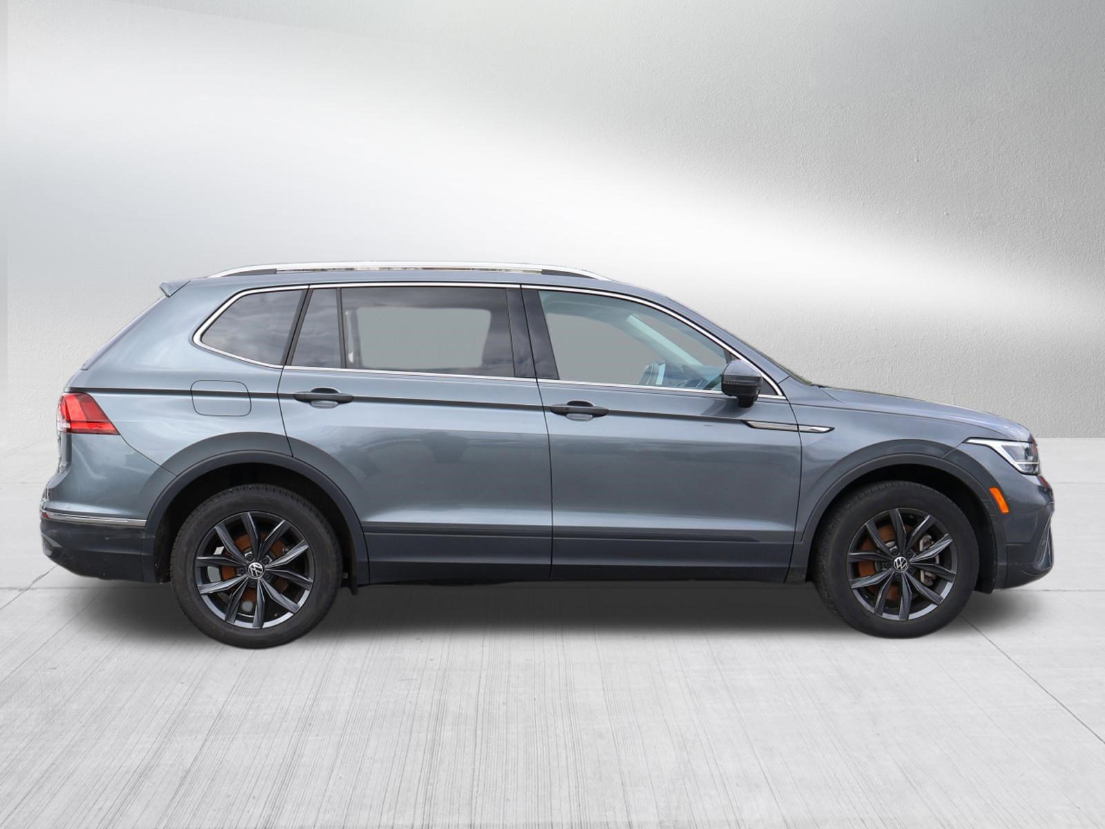 Used 2023 Volkswagen Tiguan SE image 8
