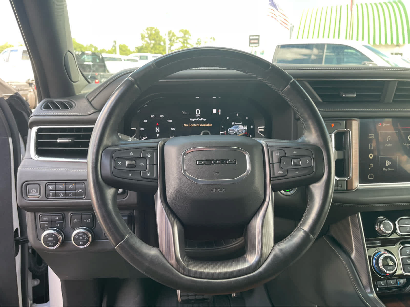 Used 2023 GMC Yukon XL Denali Ultimate AWD/4WD image 15