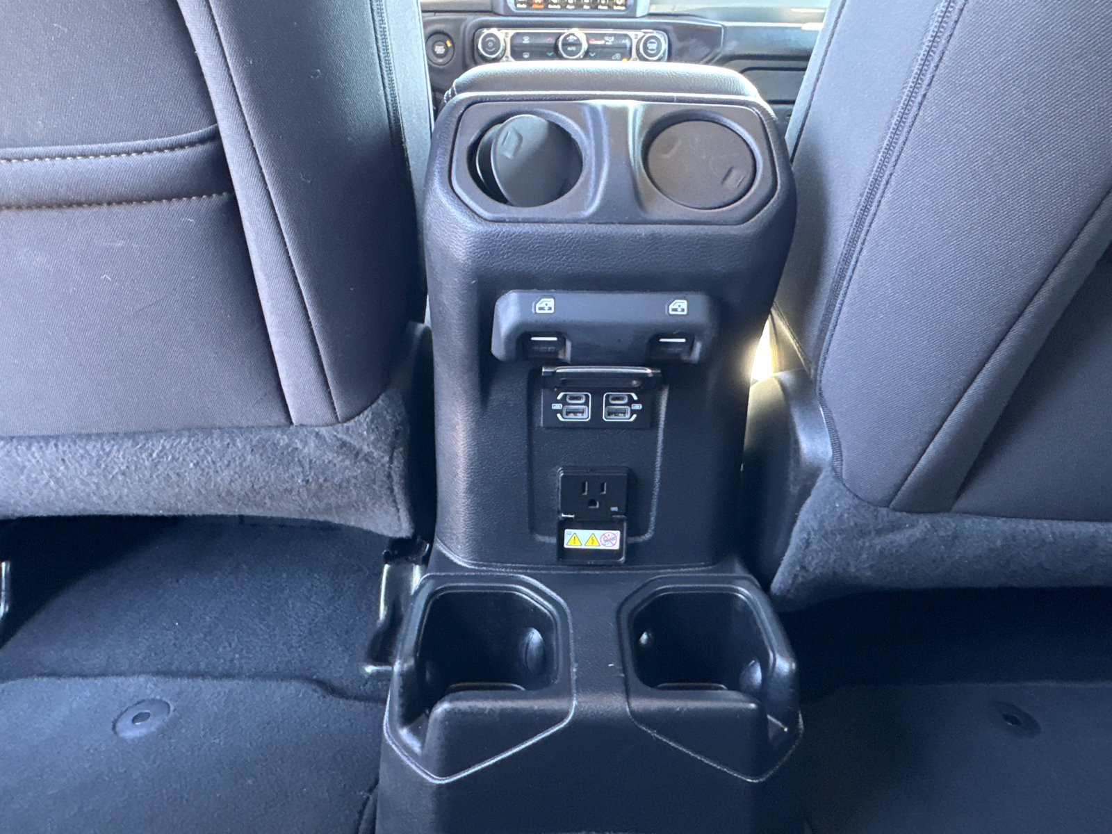 Used 2023 Jeep Wrangler Unlimited Sahara AWD/4WD image 7