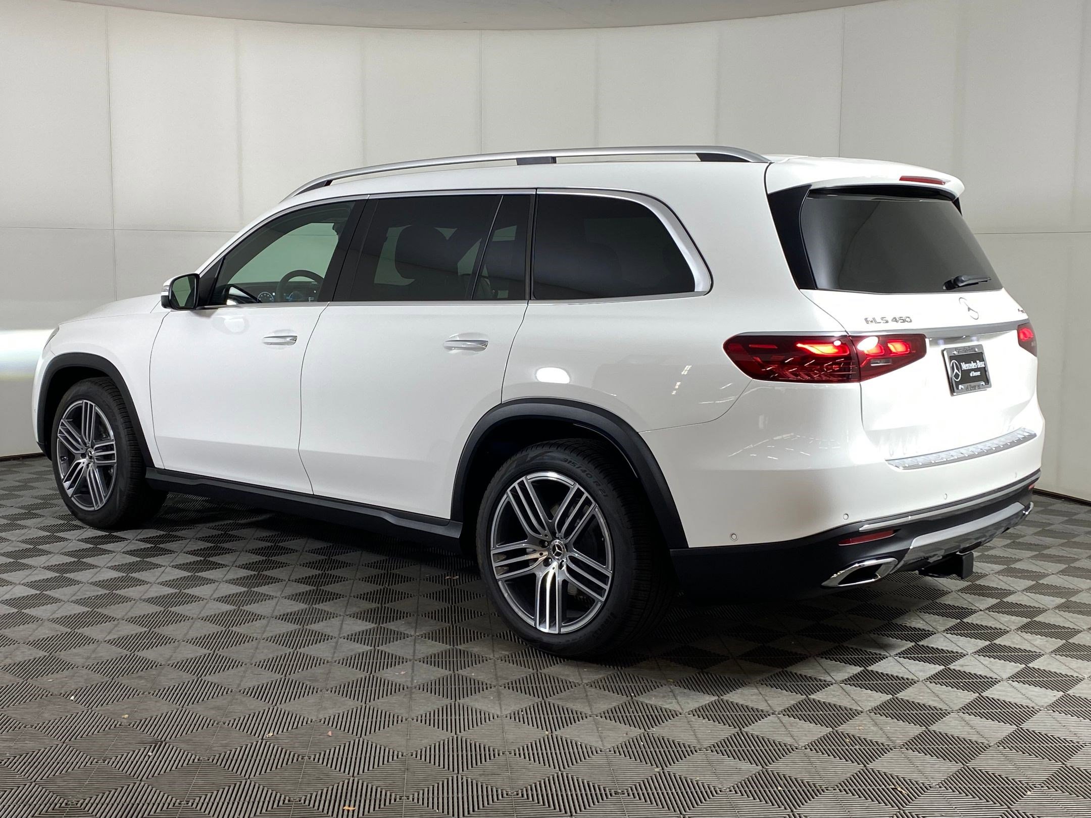 New 2025 Mercedes-Benz GLS 450 4MATIC image 3