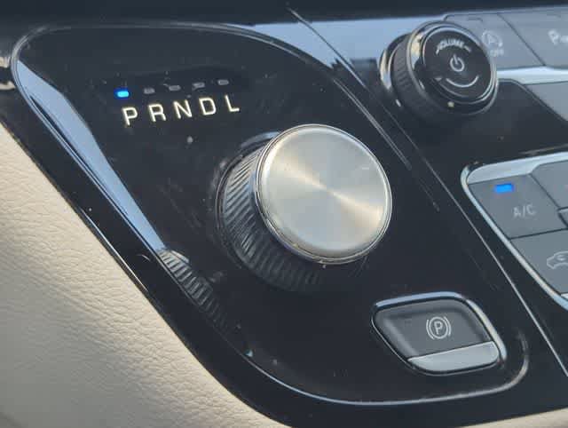 Used 2023 Chrysler Pacifica Touring-L FWD image 32