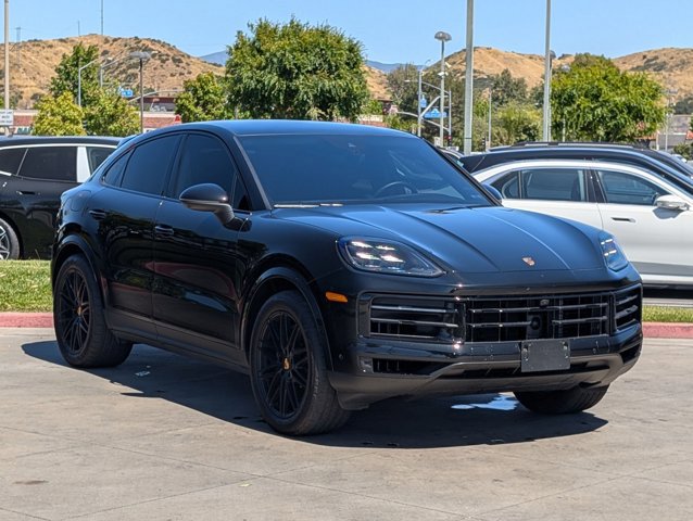 Used 2025 Porsche Cayenne Coupe AWD/4WD image 3