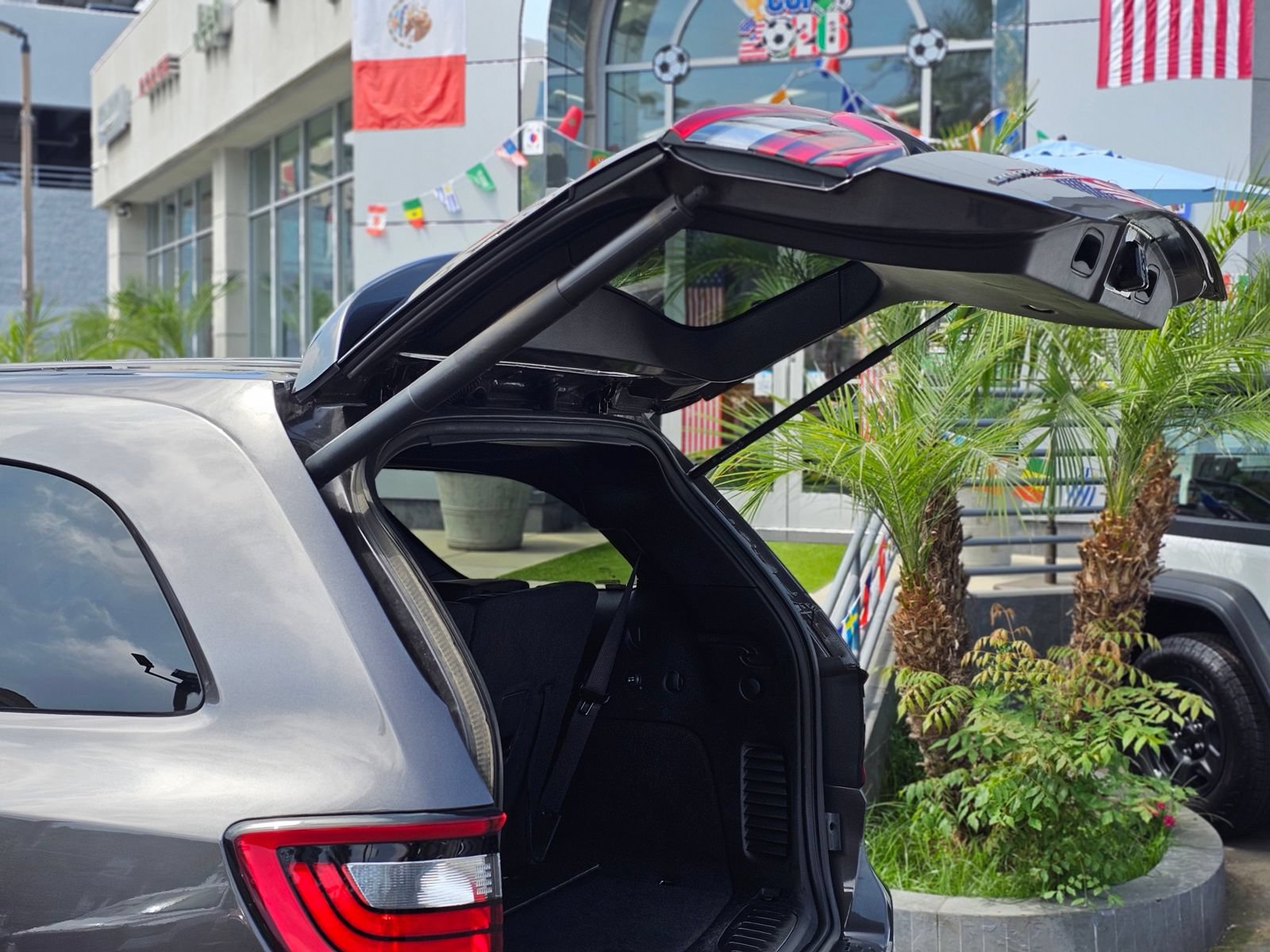 Used 2020 Dodge Durango R/T w/ Blacktop Package RWD image 8