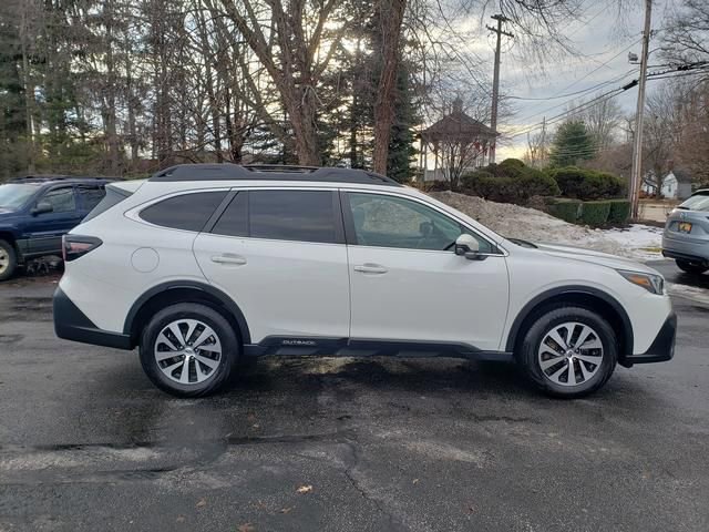 Certified 2022 Subaru Outback Premium image 2