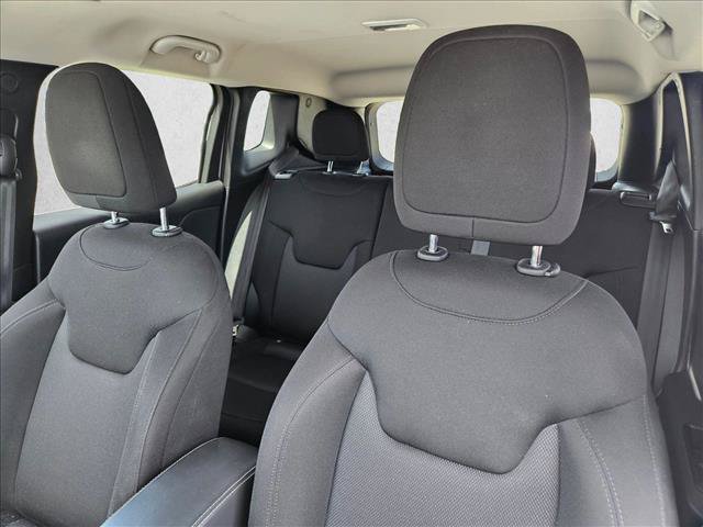 Used 2023 Jeep Renegade Latitude AWD/4WD image 12