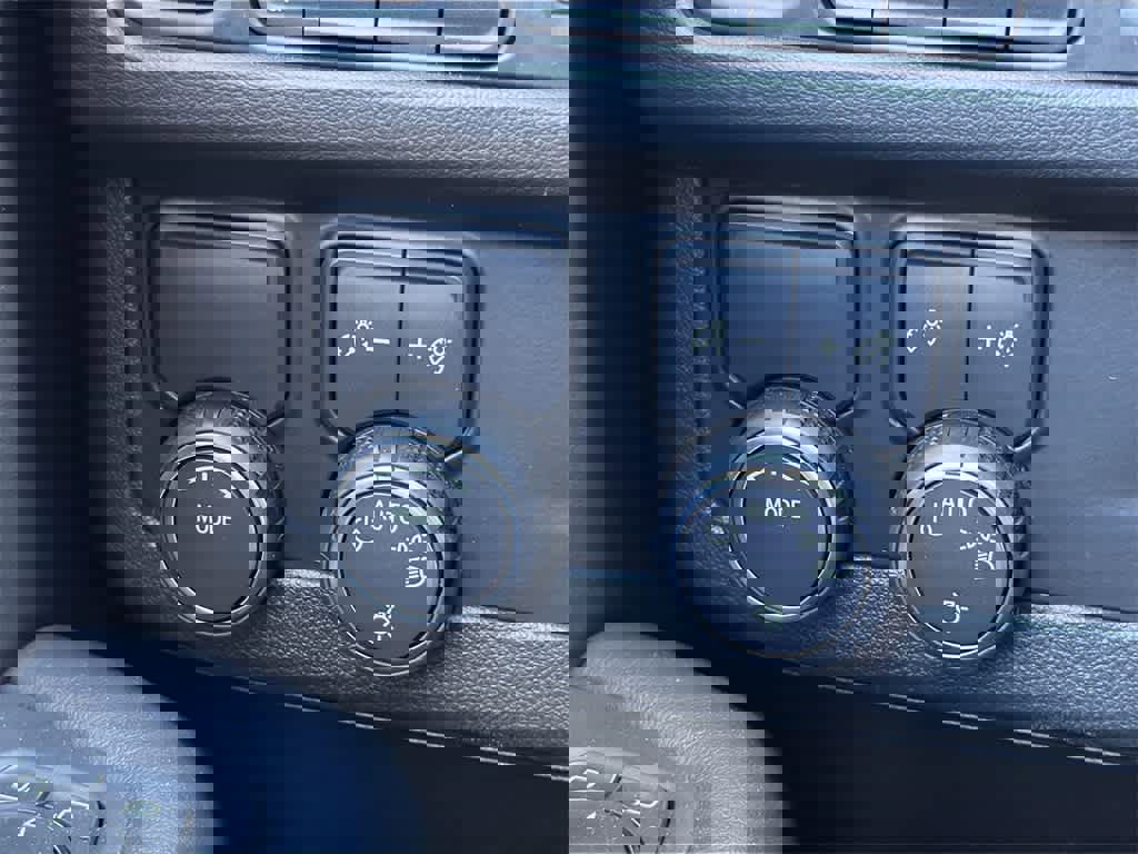 Used 2023 Chevrolet Suburban Premier image 21