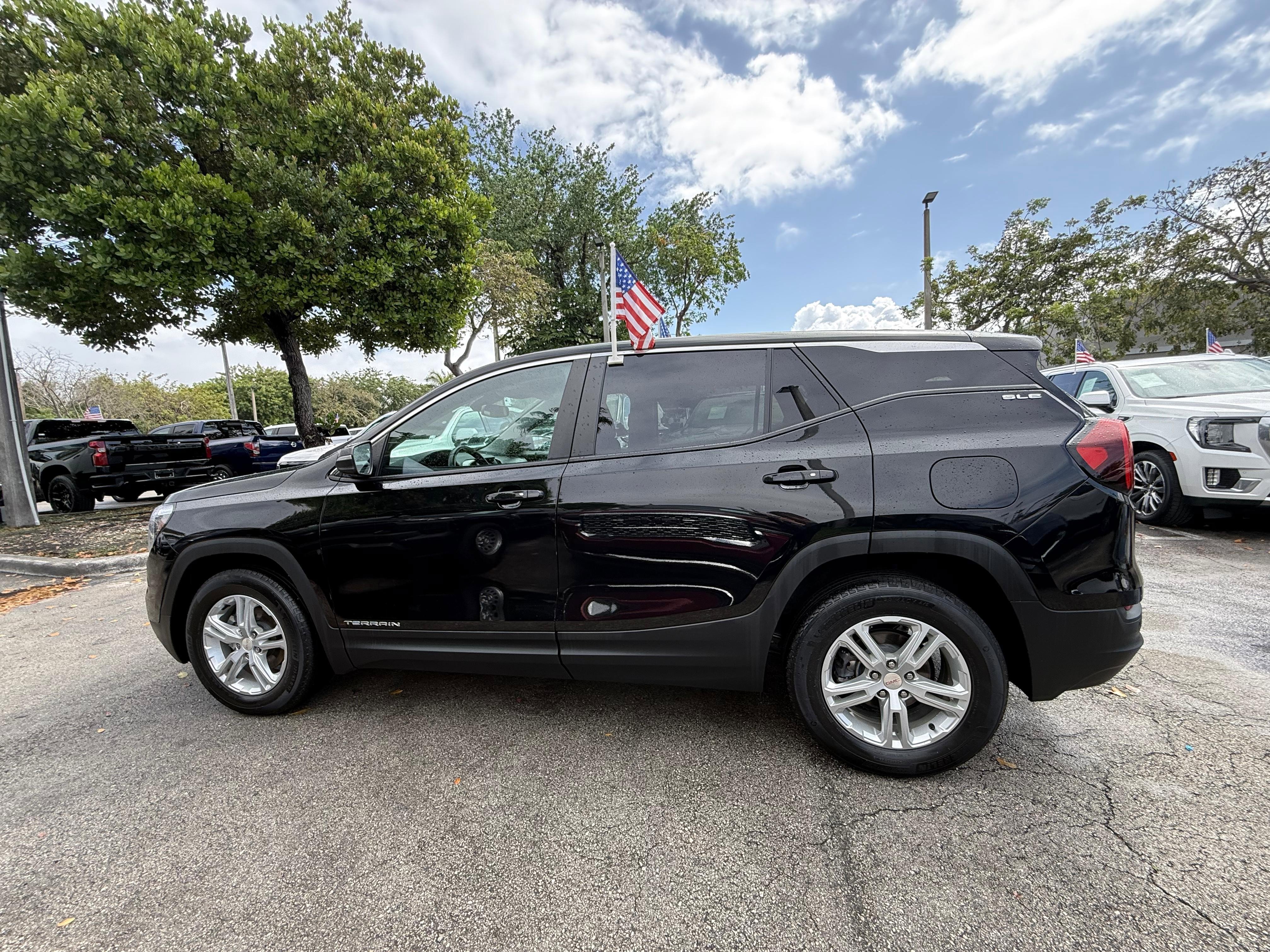 Used 2023 GMC Terrain SLE image 8