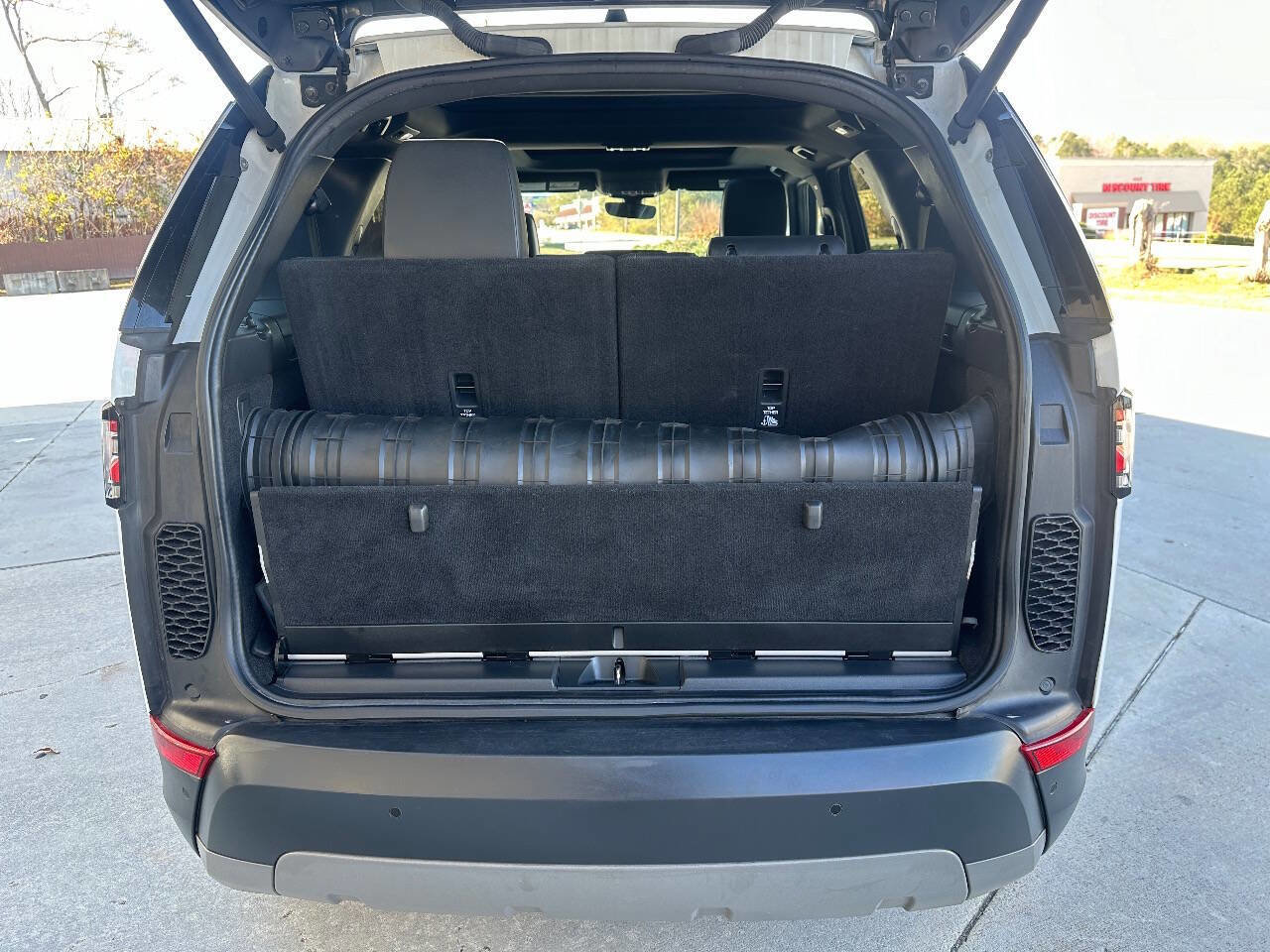 Used 2017 Land Rover Discovery HSE Luxury image 22