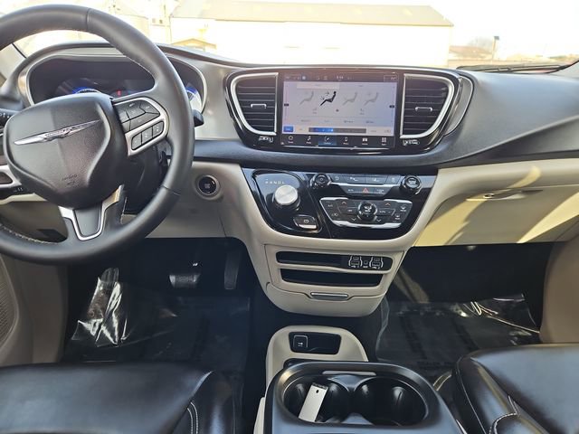 Used 2023 Chrysler Pacifica Touring-L FWD image 29