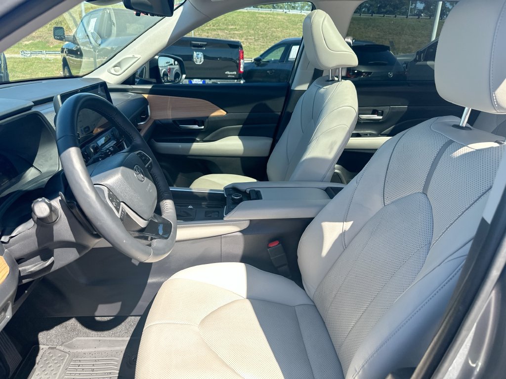 Used 2026 Toyota Grand Highlander AWD image 8
