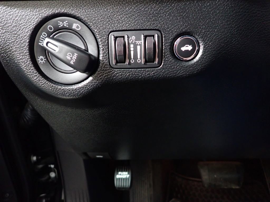 Used 2018 Dodge Challenger GT image 28