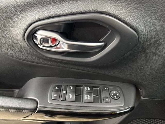 Used 2020 Jeep Cherokee Latitude Plus AWD/4WD image 33