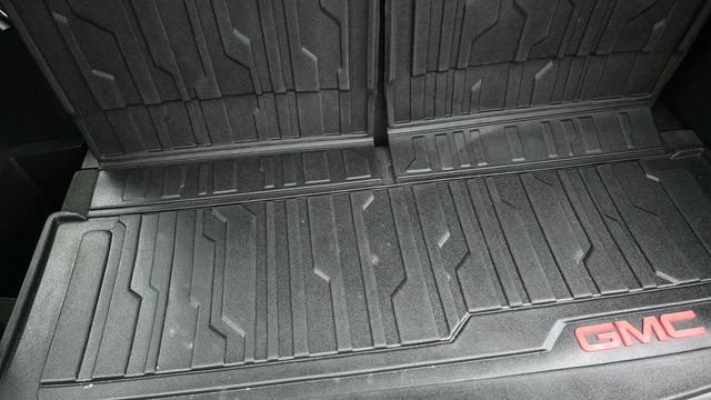 Used 2018 GMC Acadia SLT FWD image 28