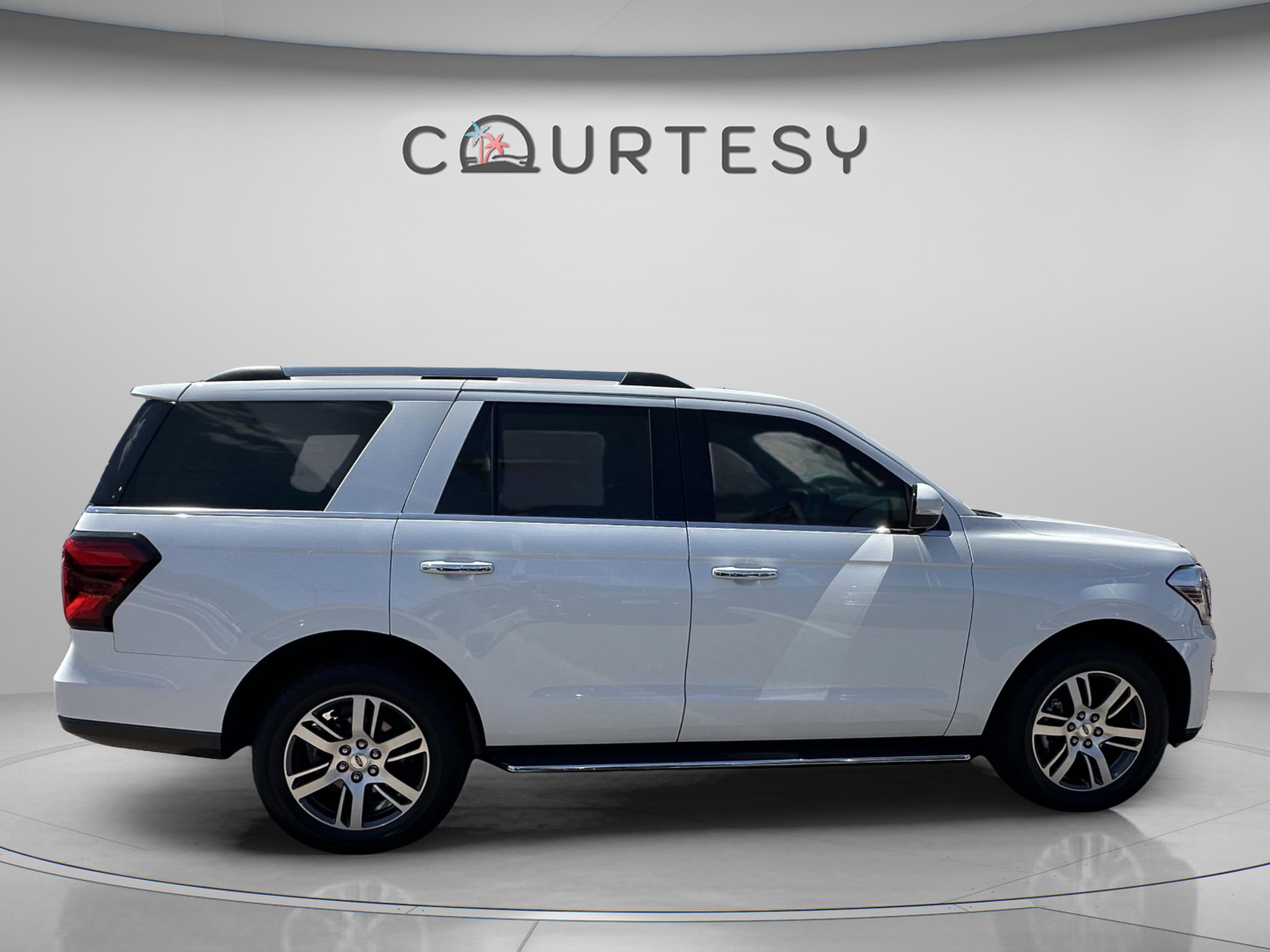 Used 2022 Ford Expedition Limited RWD image 6