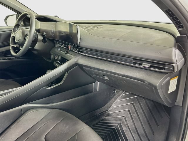 Used 2025 Hyundai Elantra SEL FWD image 32