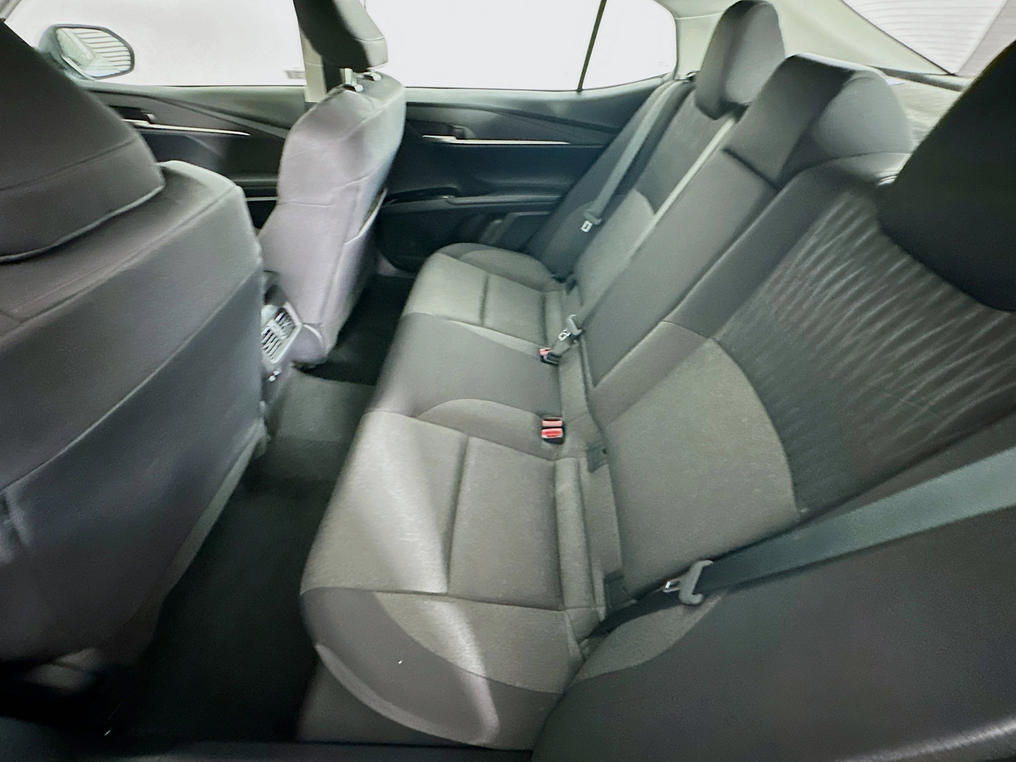 Used 2025 Toyota Camry LE image 28