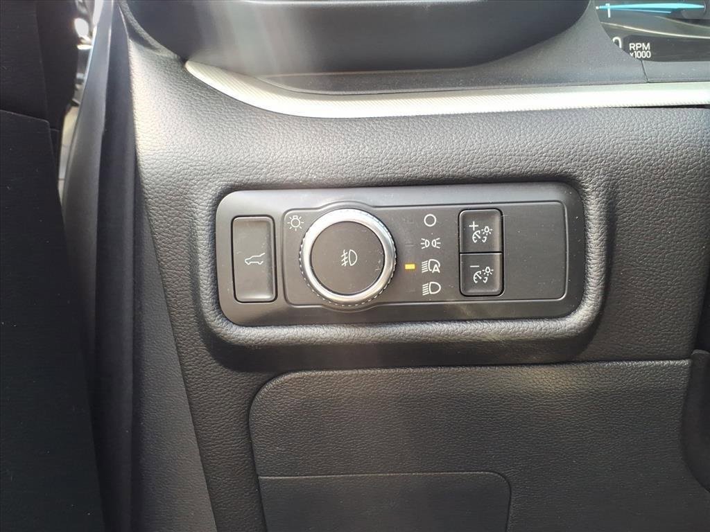 Used 2022 Ford Explorer XLT w/ Equipment Group 202A image 21