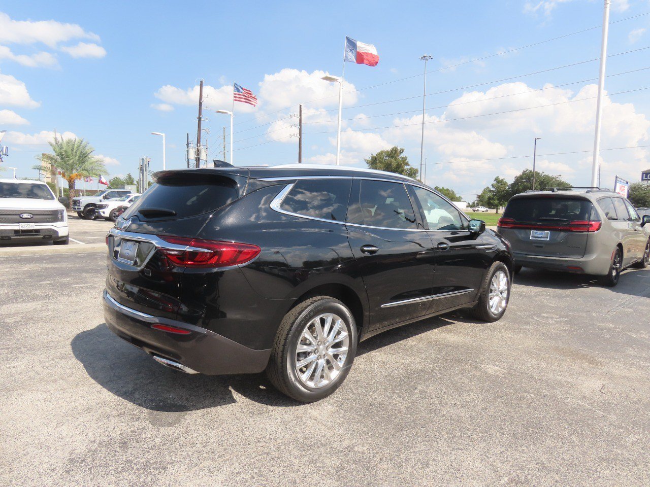 Used 2021 Buick Enclave Premium w/ Surround and Sites Package AWD/4WD image 11