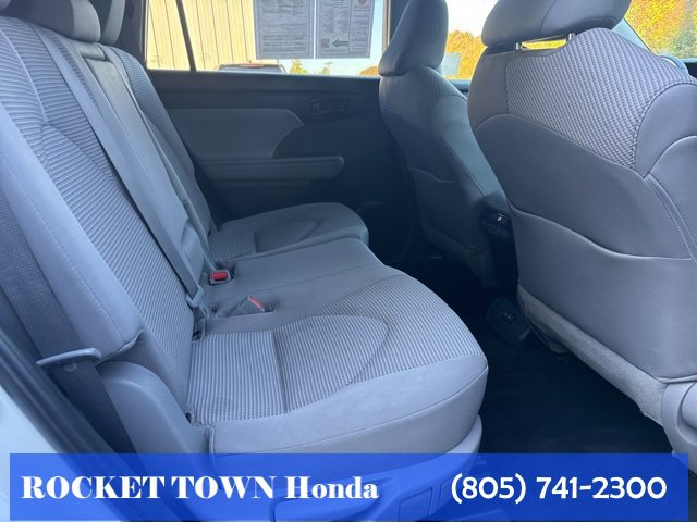 Used 2022 Toyota Highlander LE image 18