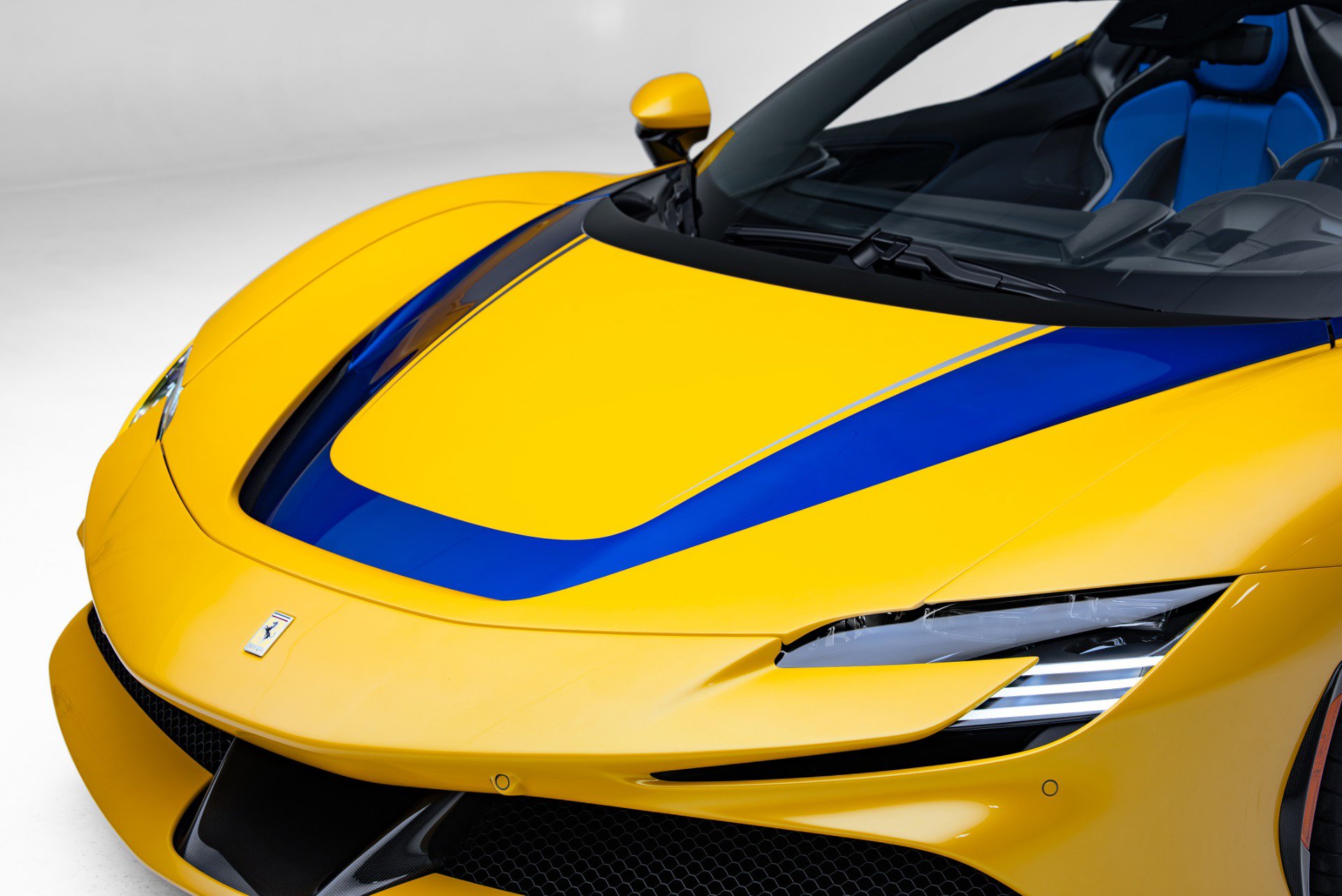 Used 2023 Ferrari SF90 Spider AWD/4WD image 18