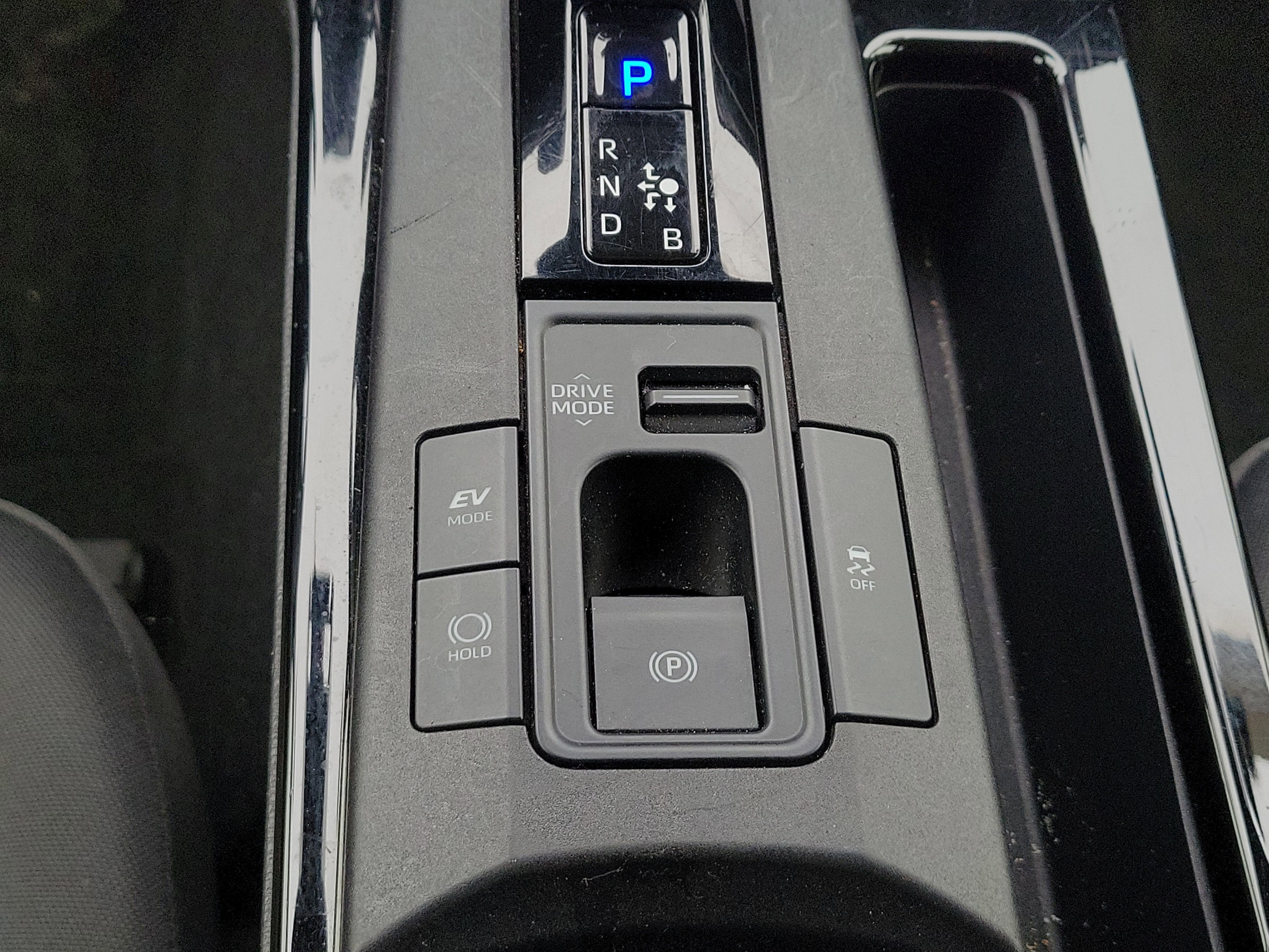 Used 2024 Toyota Prius LE image 28