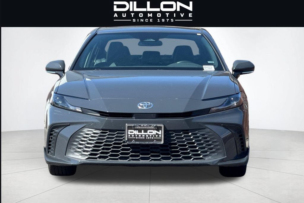 Used 2025 Toyota Camry SE FWD image 9
