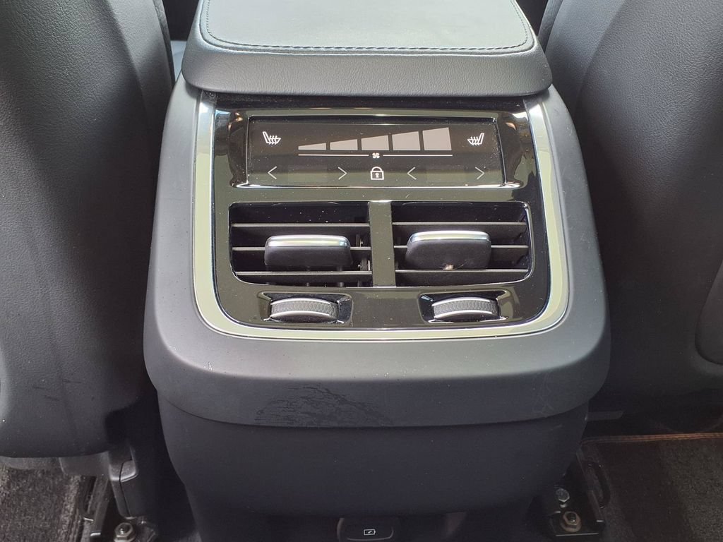 Used 2024 Volvo XC90 B6 Plus AWD/4WD image 15