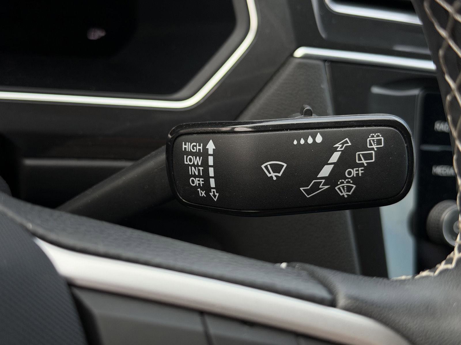 Used 2023 Volkswagen Tiguan SE image 17