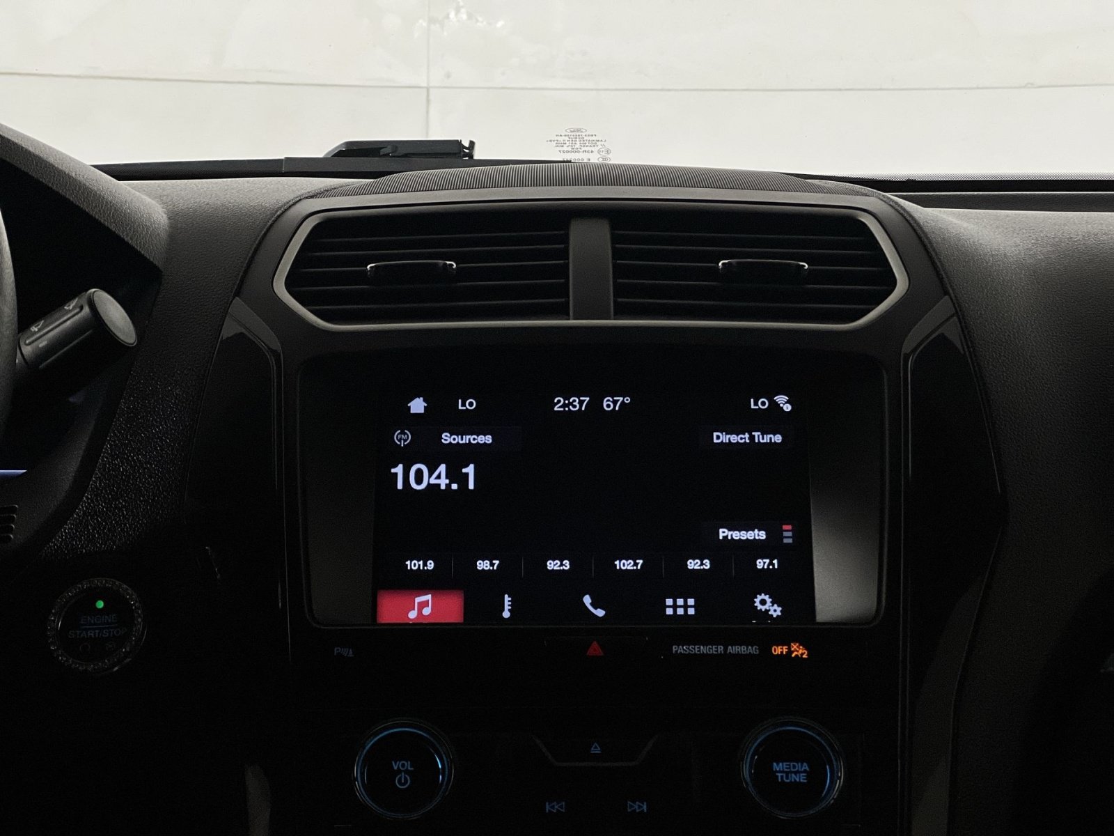 Used 2017 Ford Explorer XLT w/ Equipment Group 202A AWD/4WD image 18