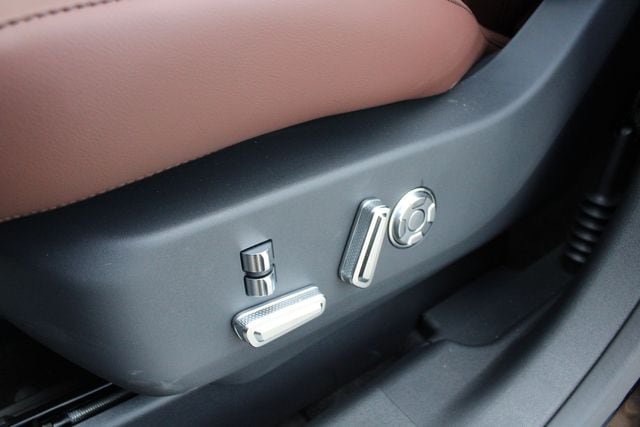 New 2026 Lincoln Nautilus Reserve AWD/4WD image 3