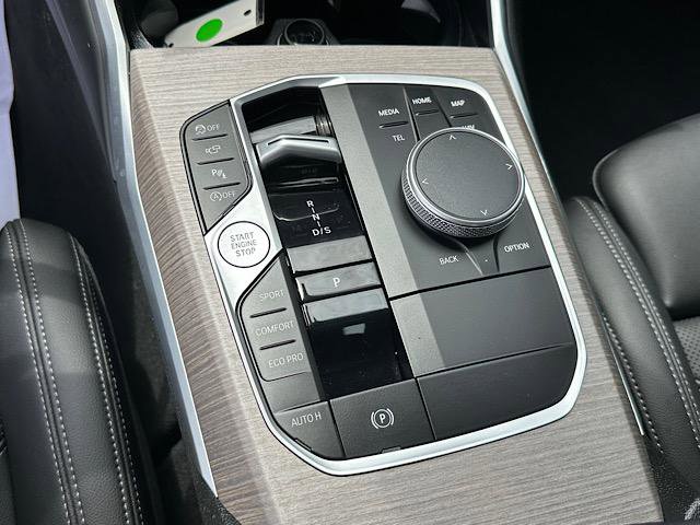 Certified 2025 BMW 330i xDrive Sedan w/ Premium Package AWD/4WD image 24