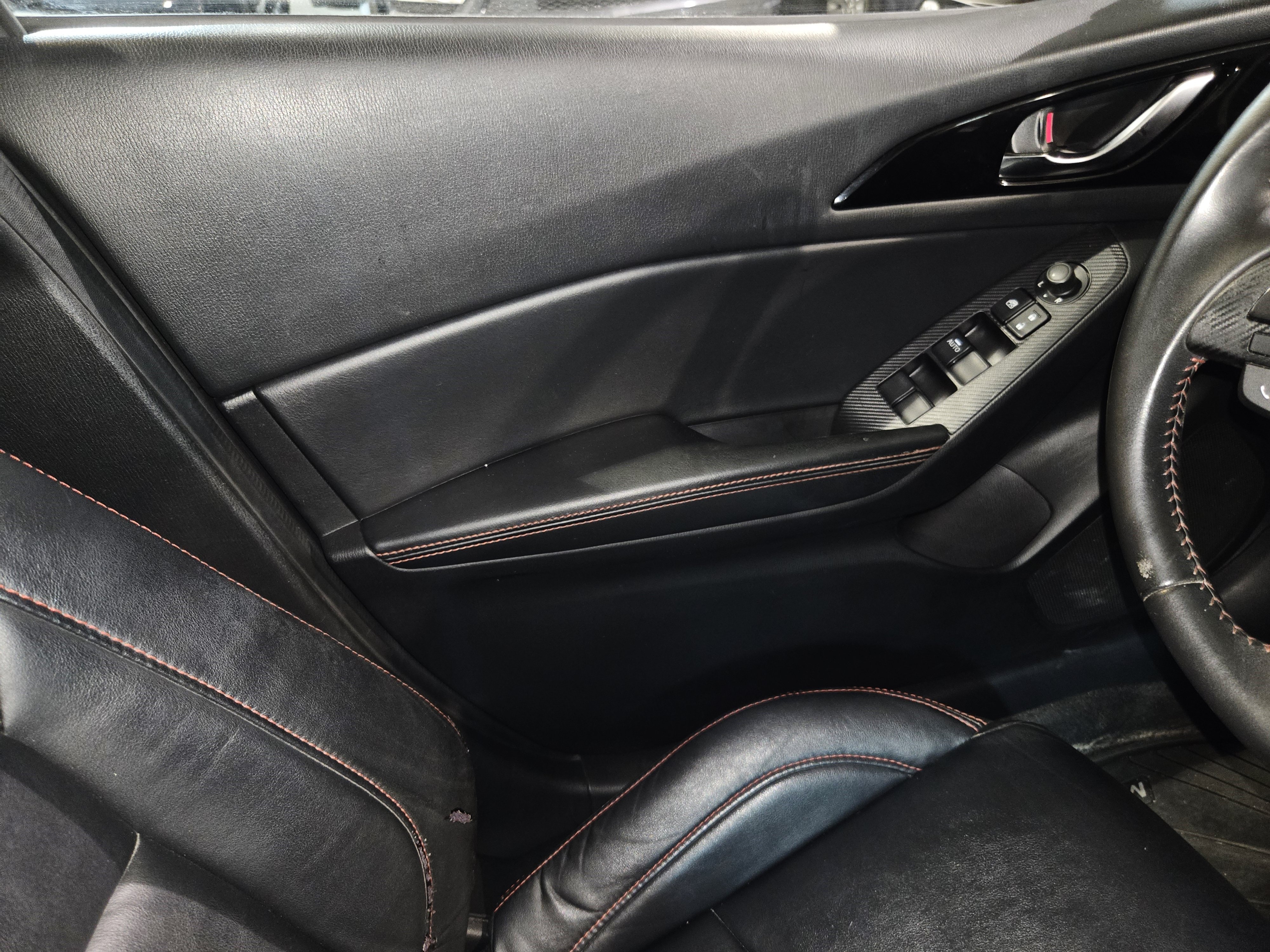 Used 2014 MAZDA MAZDA3 s Touring FWD image 32