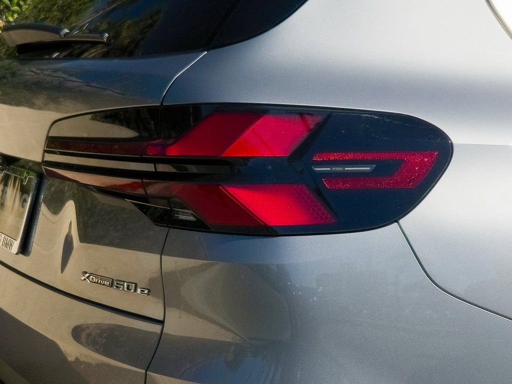 New 2026 BMW X5 xDrive50e image 7