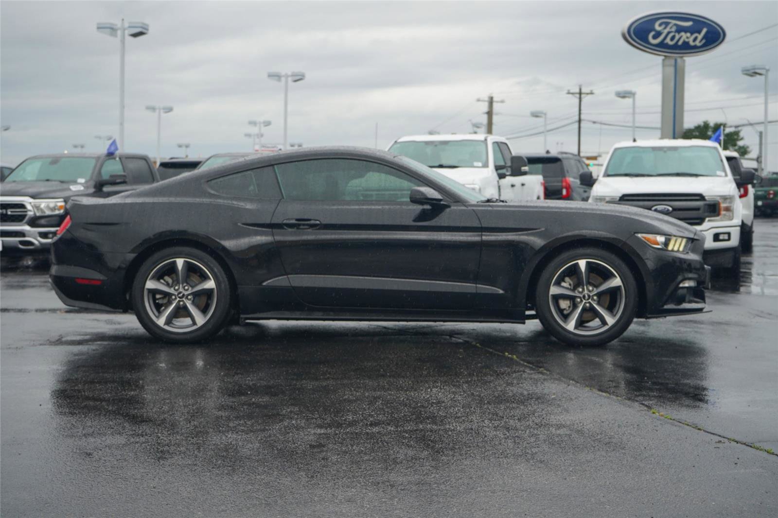 Used 2016 Ford Mustang Premium image 4