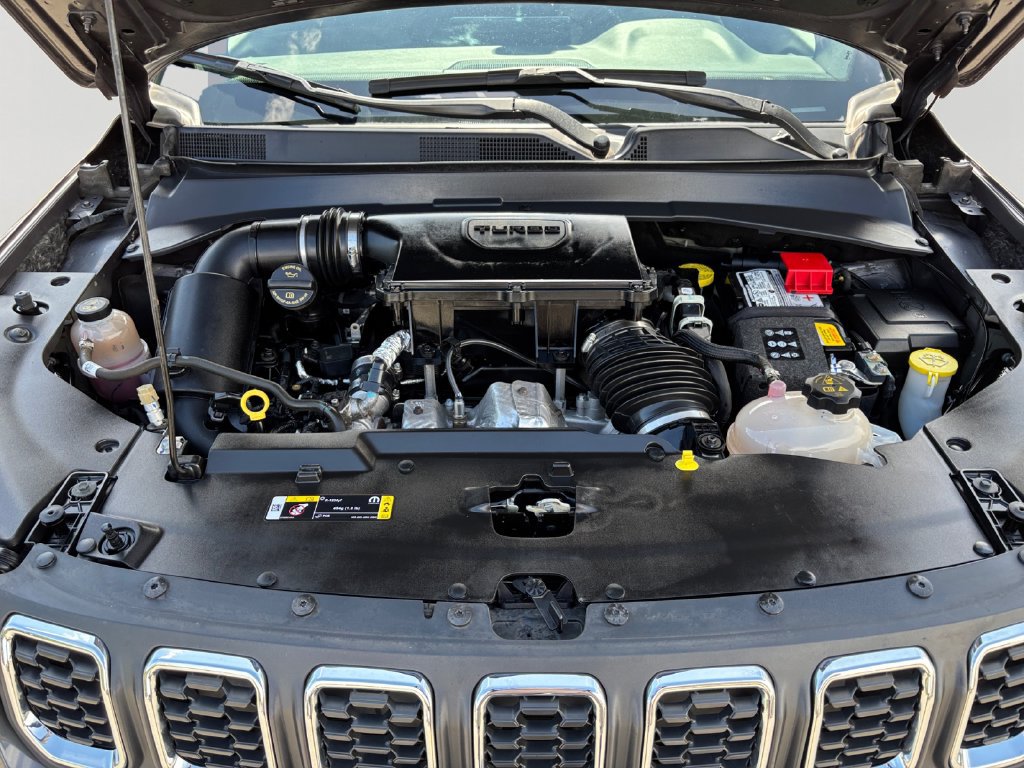 Used 2024 Jeep Compass Latitude AWD/4WD image 9