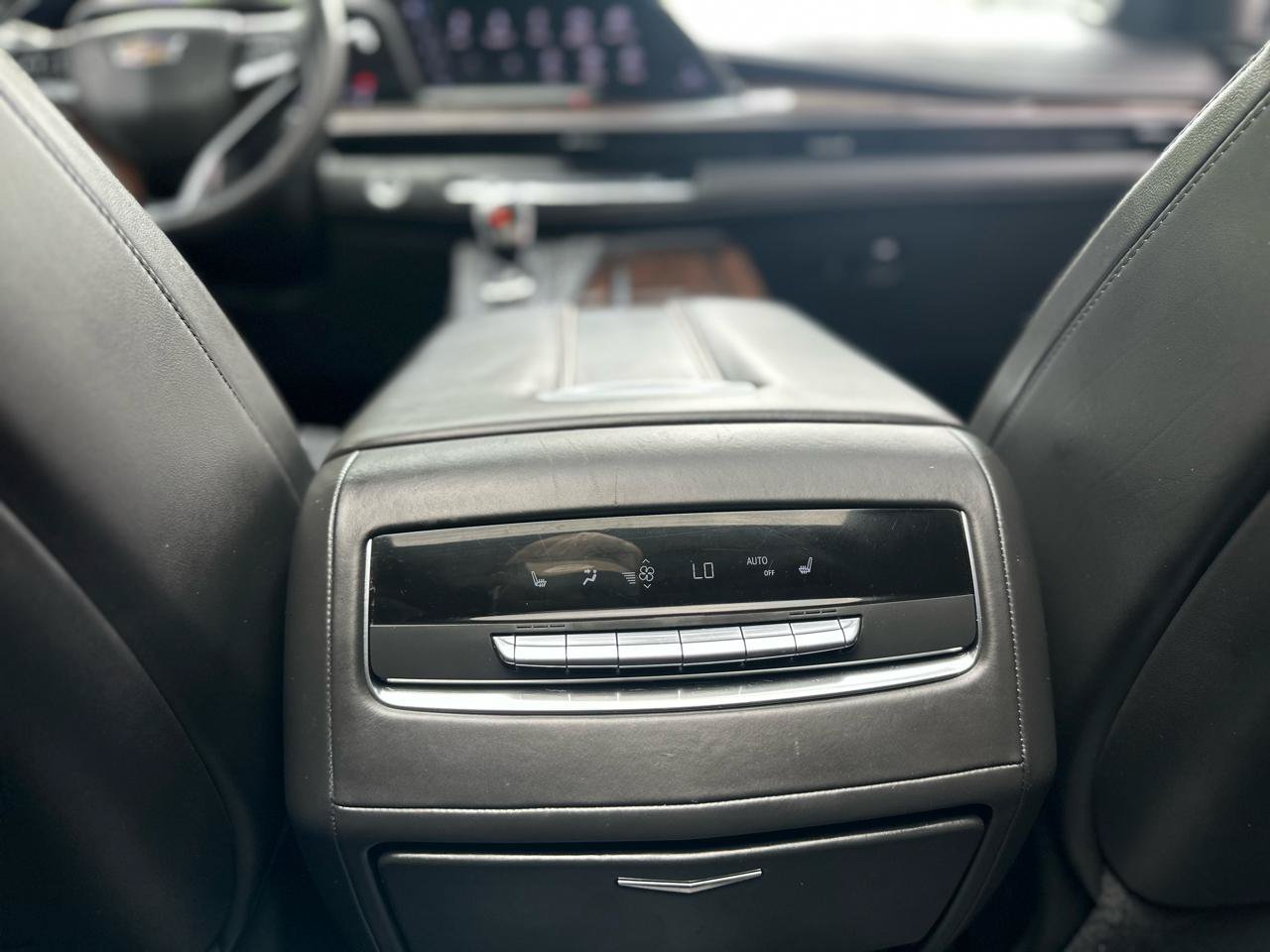 Used 2022 Cadillac Escalade Sport Platinum AWD/4WD image 17